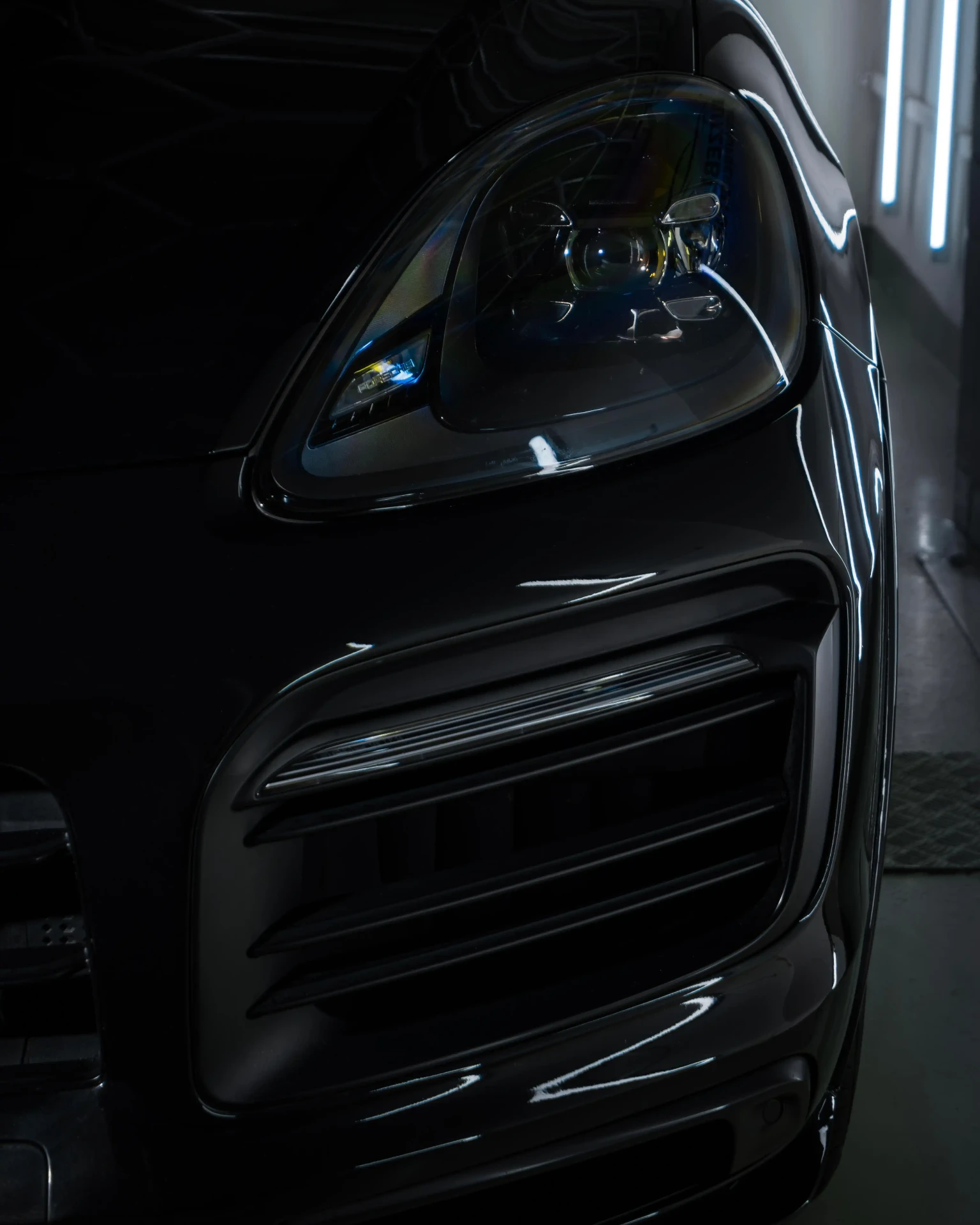 Porsche Cayenne Scheinwerfer Detailaufnahme